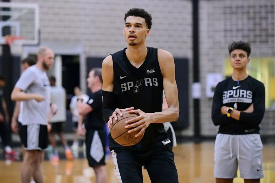 NBA YILDIZININ KORUMASINDAN TOKAT 8 NBA YILDIZININ KORUMASINDAN TOKAT 8