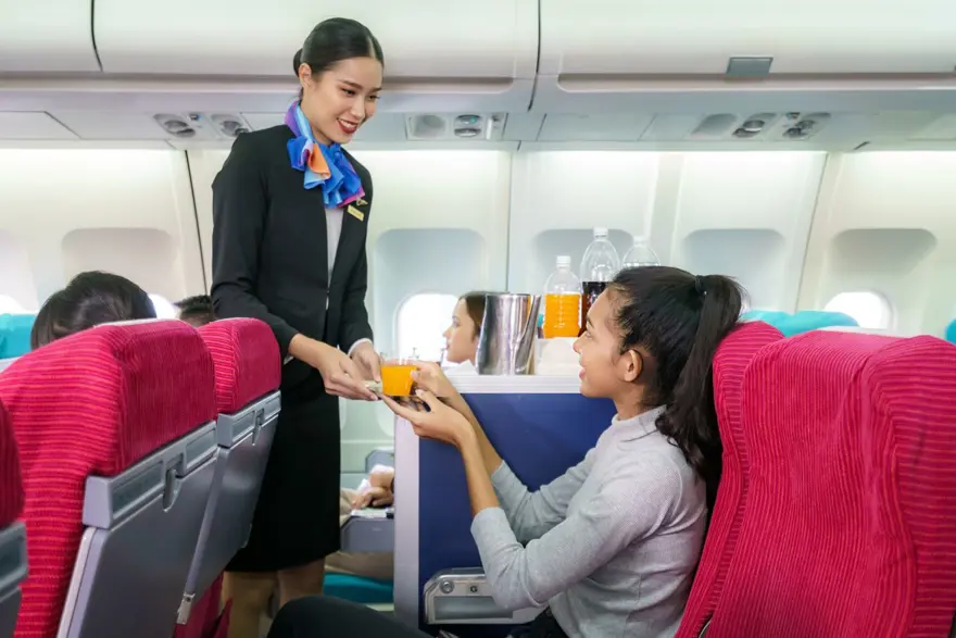 Kabin memuru paylaştı: Uçakta tüketmemeniz gereken en kötü içecek 