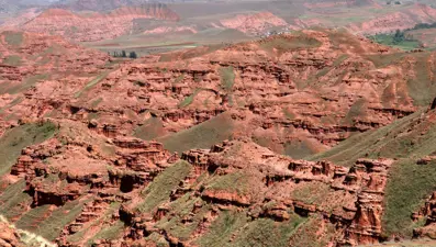 Doğu Anadolu'nun kırmızı periler diyarı: Narman Peribacaları