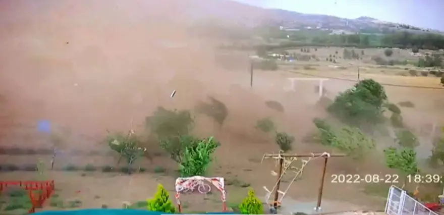 Burdur'da hortum: Bir kişi havaya savruldu 