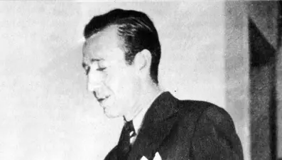 Türk şiirinde yeniliğin kapısını açan şair Orhan Veli