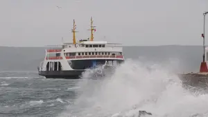 Gökçeada feribot seferlerine fırtına engeli
