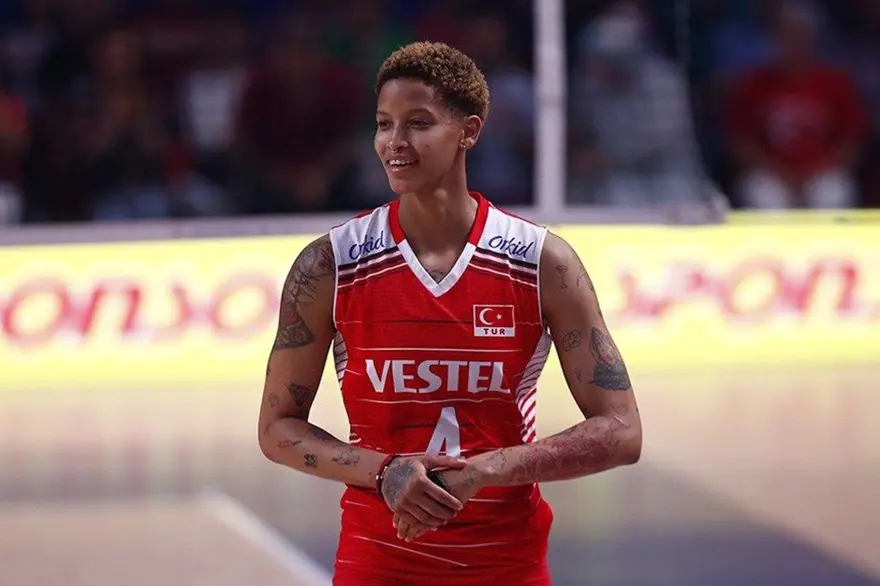 Burak Özçivit'ten yeni imaj: Tatil başlar  (Ünlülerin değişimi) 79