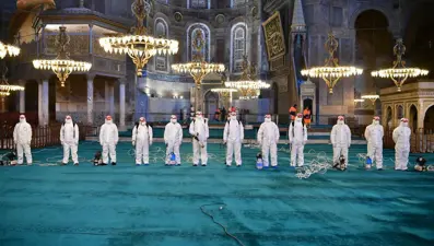 Ayasofya Camisi gül suyu yıkandı