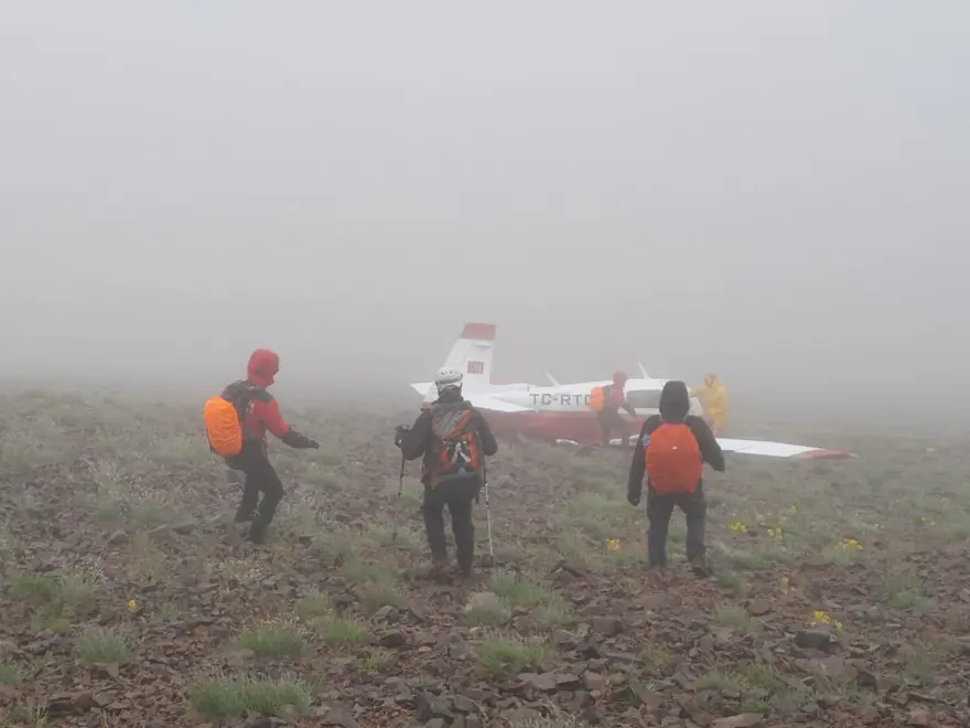 ANZER'DEN ÇIKIP YÜRÜDÜ 2 ANZER'DEN ÇIKIP YÜRÜDÜ 2