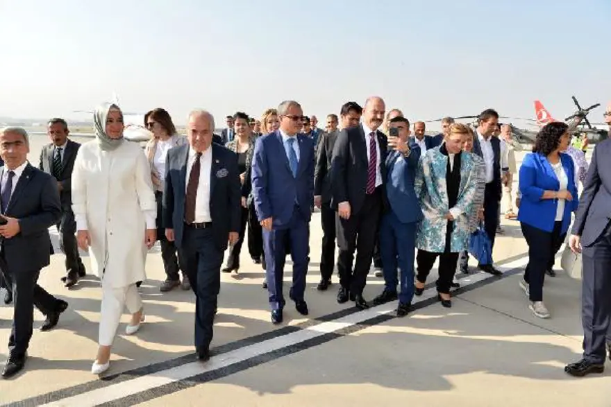 Şehit öğretmen Aybüke Yalçın ve Eren Bülbül'ün okulunda eğitim buruk başladı 1 Şehit öğretmen Aybüke Yalçın ve Eren Bülbül'ün okulunda eğitim buruk başladı 1