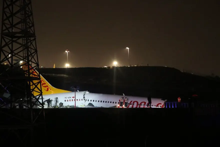 Sabiha Gökçen'de pistten çıkan uçaktan ilk görüntüler 25