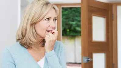 Agorafobi nedir? Belirtileri nelerdir? Nasıl tedavi edilir?