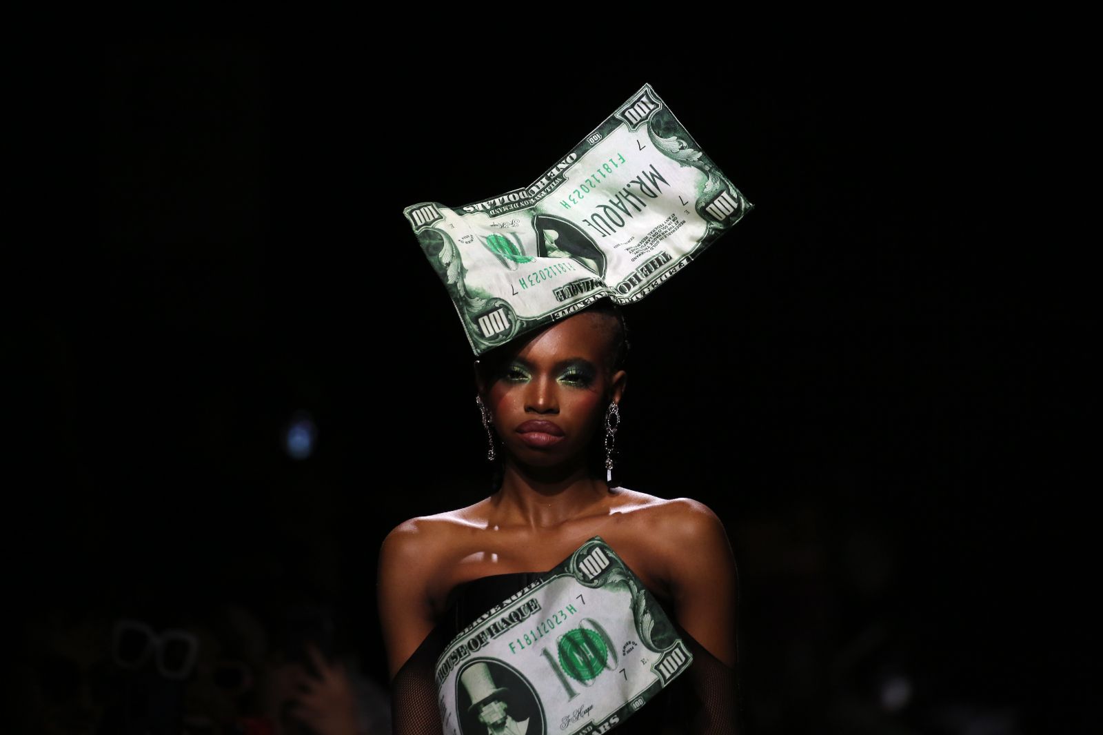 Fashion Art Toronto Moda Haftası'nda ilginç defile