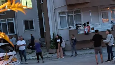 Cam silerken ikinci kattan düşüp öldü