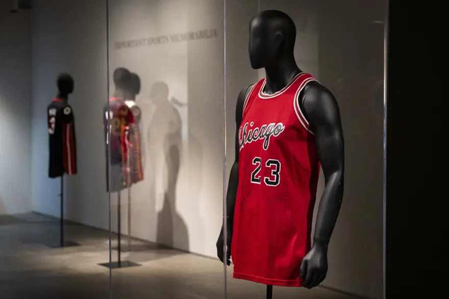 Michael Jordan ve Kobe Bryant’ın ilk NBA forması açık artırmada: 20 milyon dolar! 2