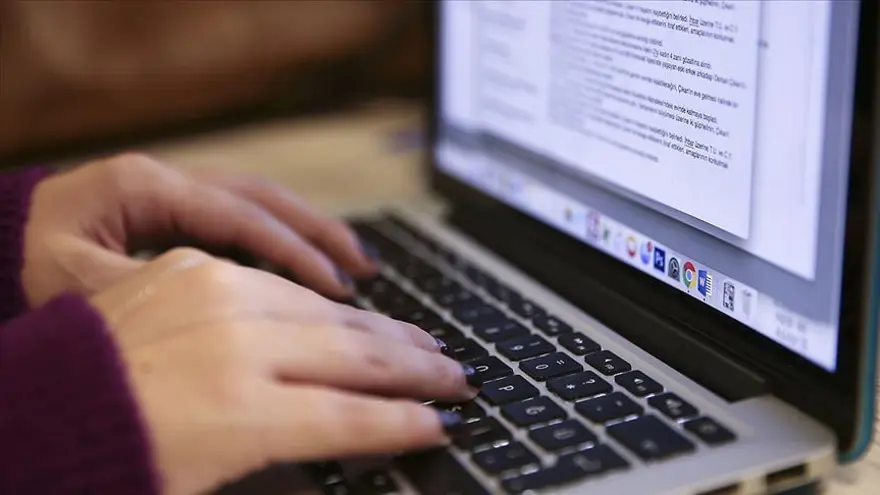 Kamu ve özel sektörde çalışma saatleri düşecek mi? AK Parti'den açıklama 