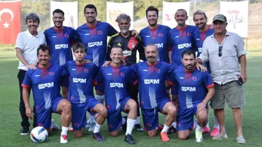 Futbol sahasında yıldızlar geçidi: Fatih Terim, Rıdvan Dilmen, Kıvanç Tatlıtuğ, Emre Belözoğlu