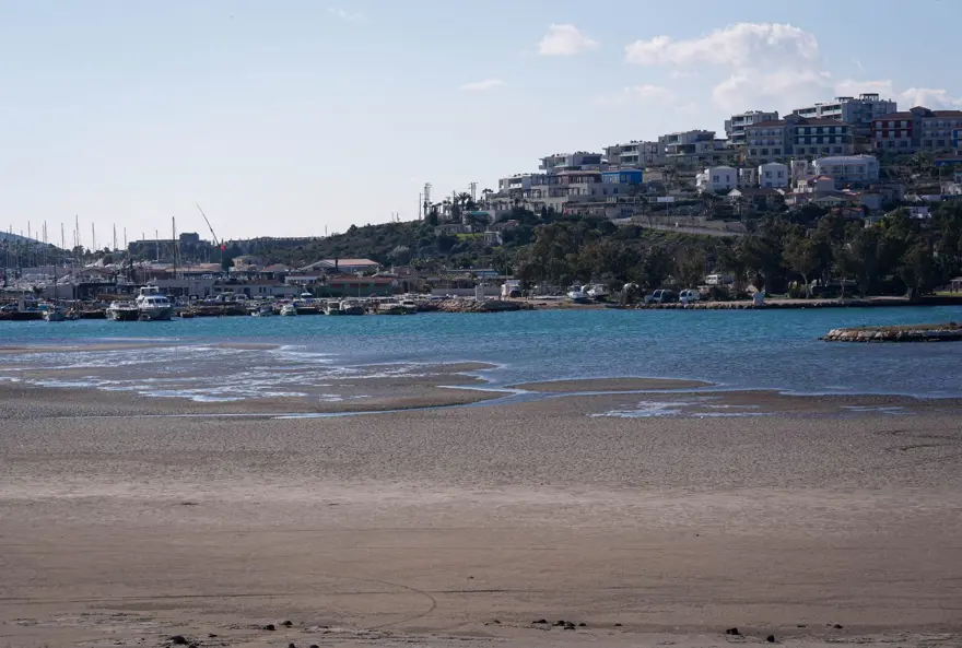 Didim ve Çeşme'de deniz yaklaşık 300 metre çekildi 2 Didim ve Çeşme'de deniz yaklaşık 300 metre çekildi 2