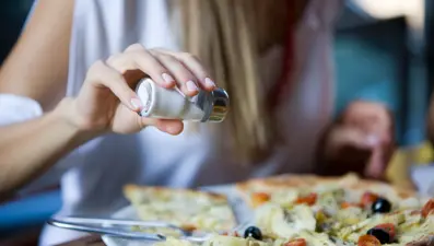 Cilt şişkinliği: Aşırı tuz alımının bir işareti mi?