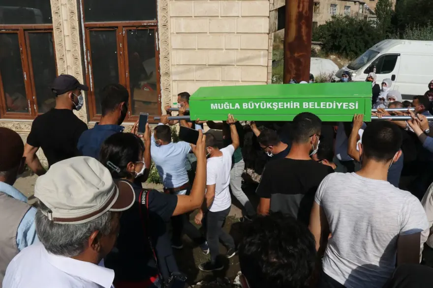 Hüzünlü veda: Pınar Gültekin son yolculuğuna uğurlandı 14