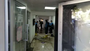 İstinat duvarı yıkıldı, belediye binasını su bastı