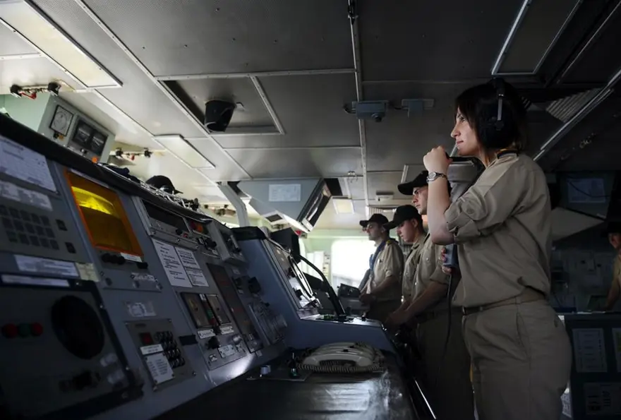 Savaş gemisinde kadın olmak 10