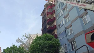 8 katlı binada yangın paniği: Depoda başladı, dış cepheye sıçradı 8 katlı binada yangın paniği: Depoda başladı, dış cepheye sıçradı