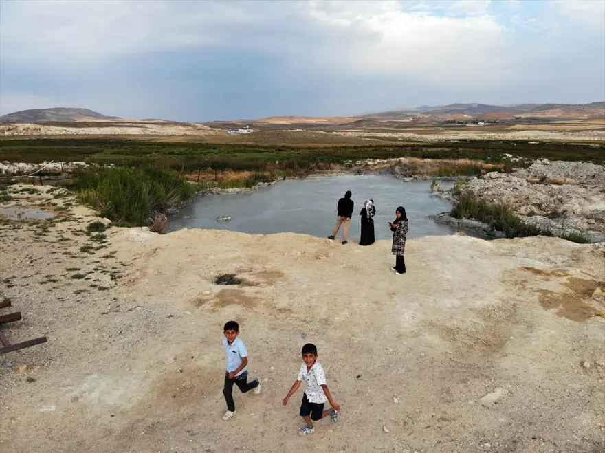 Şifa kaynağı Diyadin Kaplıcaları'nda işletmeciler yoğun ilgiden talebe yetişemiyor 12