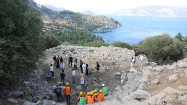 Amos Antik Kenti'nde tiyatro gün yüzüne çıkarılıyor