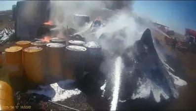 Diyarbakır'da depo yangını: Tonlarca malzeme yandı