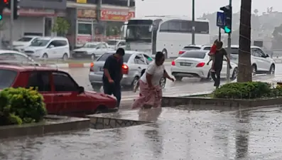 Adana ve Osmaniye'de şiddetli rüzgar ve sağanak