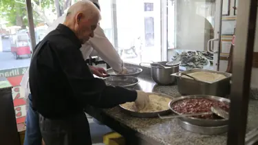 Ustaların ustası olarak biliniyor: Ciğer tezgahının başında 60 yıl