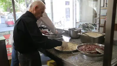 Ustaların ustası olarak biliniyor: Ciğer tezgahının başında 60 yıl