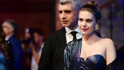 Özcan Deniz yıllar sonra sahneye çıkıyor (1 milyon dolar)