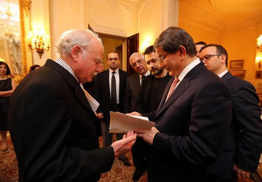 Davutoğlu, Osmanlı ailesiyle buluştu 5