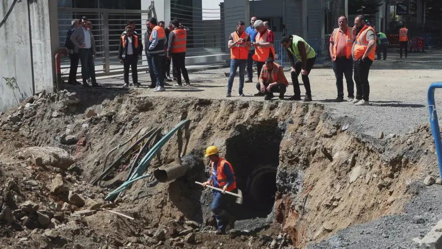 Sarıyer'de çöken yolda onarım çalışmaları sürüyor 1