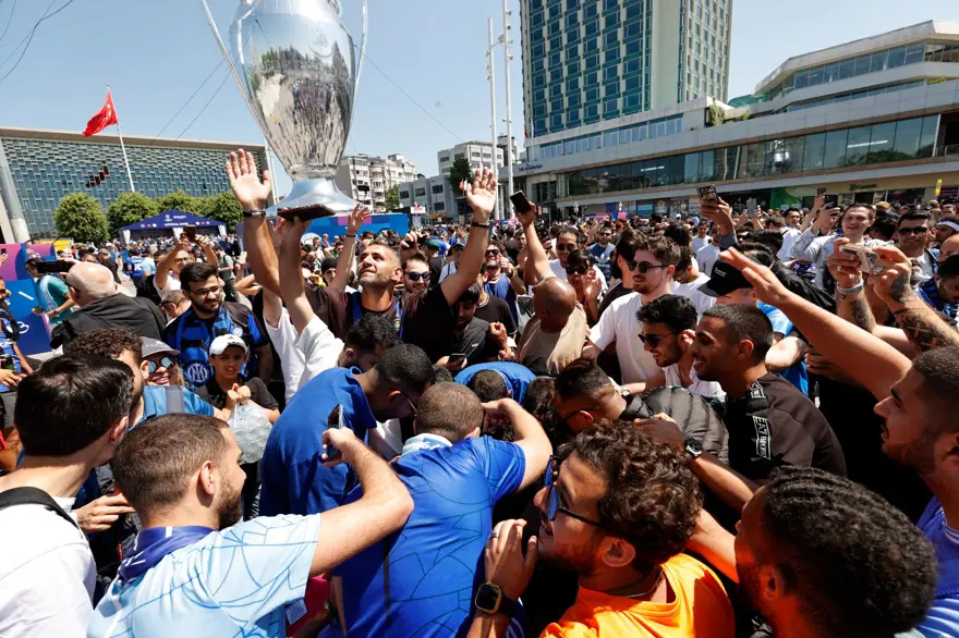 Inter ve Manchester City taraftarları İstanbul'un tarihi ve turistik mekanlarını gezdi 4