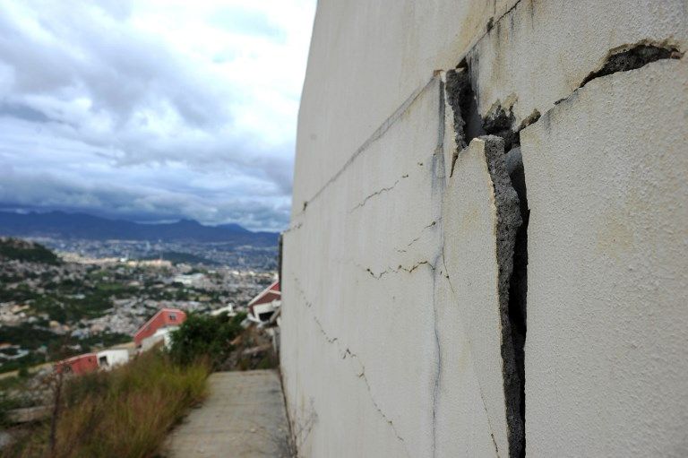 Honduras'ta 7.6 büyüklüğünde deprem