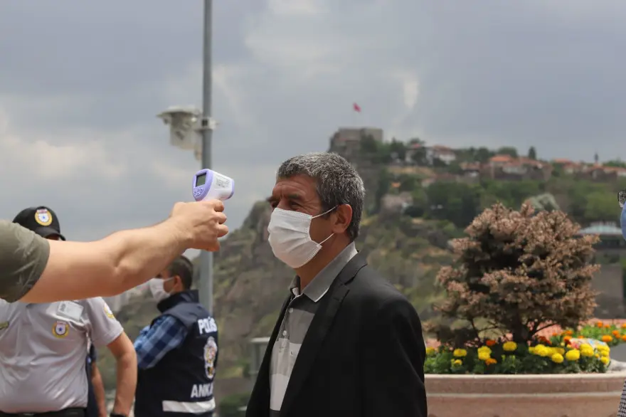 Corona virüs tedbirli 4. cuma namazı 14