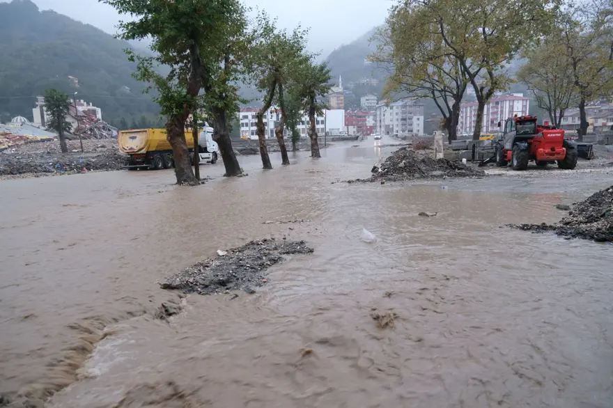 Sel felaketi yaşayan Bozkurt'un sokakları yeniden sular altında 4