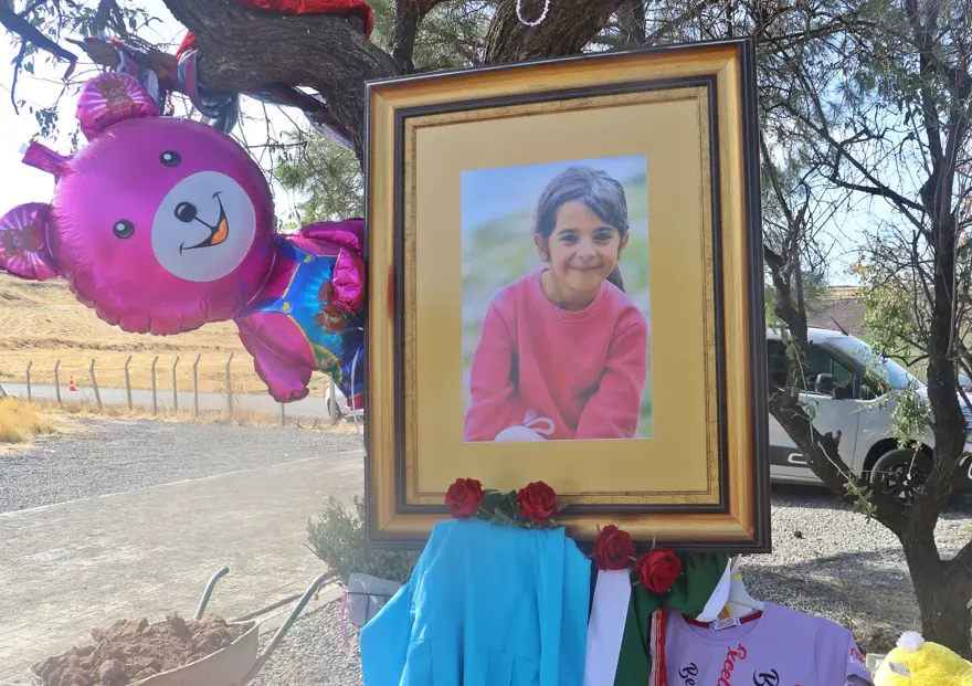 Katledilen Narin'in mezarı yapıldı 3