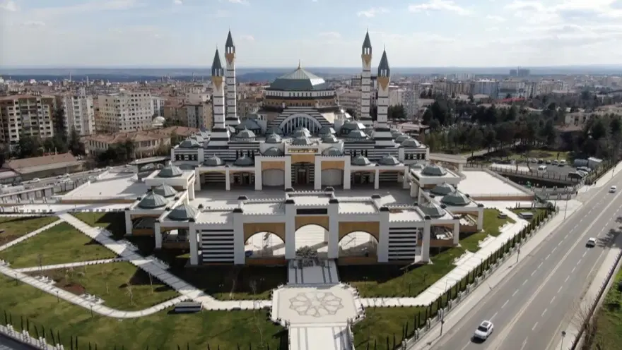 Selahaddin Eyyubi Camisi ibadete açıldı 9 Selahaddin Eyyubi Camisi ibadete açıldı 9