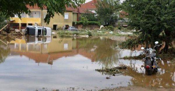 Üsküp'te yağış sonrası sel: Evleri su bastı