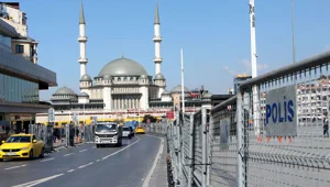 Taksim'de 1 Mayıs hazırlıkları Taksim'de 1 Mayıs hazırlıkları