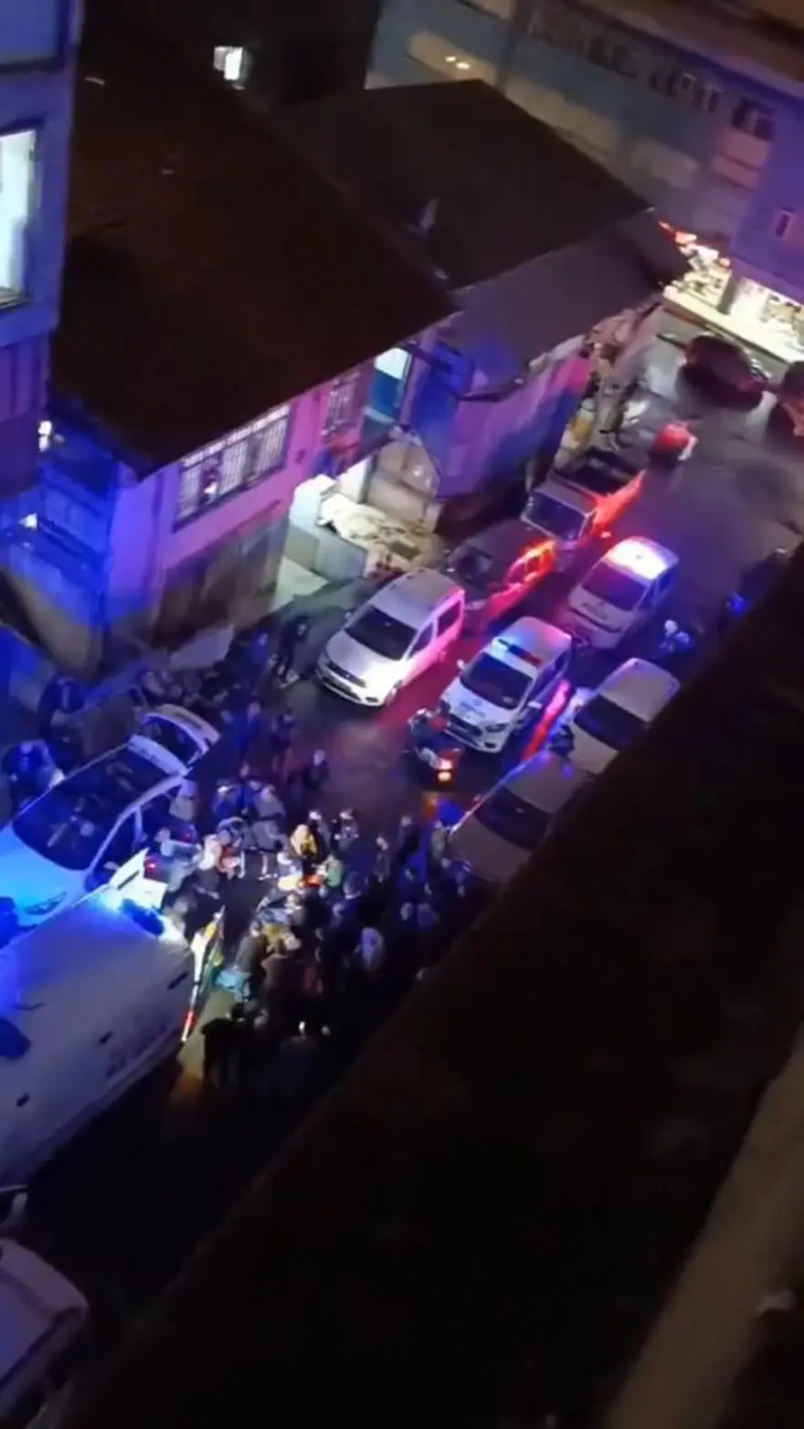 İstanbul’da 4’üncü kattan otomobilin içine düşen işçi ağıryaralandı 