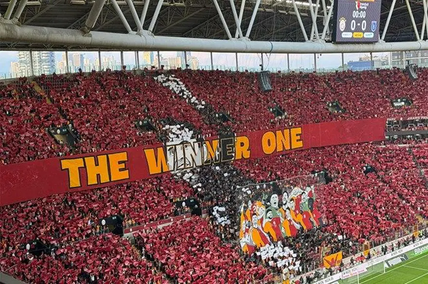 Galatasaray taraftarından özel koreografi: Mourinho ve Fenerbahçe'ye gönderme 3 Galatasaray taraftarından özel koreografi: Mourinho ve Fenerbahçe'ye gönderme 3