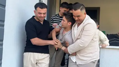 Yarım asırlık gelenek: Bayram namazına gelmeyeni buz gibi suda uyandırdılar