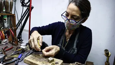 Sabahattin Ali'nin 'sadelik felsefesi' torunu İdil Laslo'nun tasarımlarında hayat buluyor