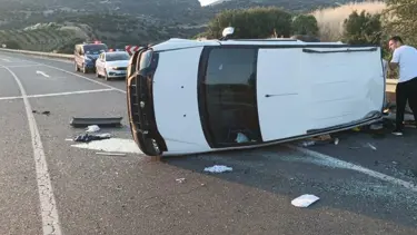 Refüje çarpıp devrildi: Bir ölü