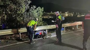 Pikap elektrikli bisiklete çarptı: 2 ölü