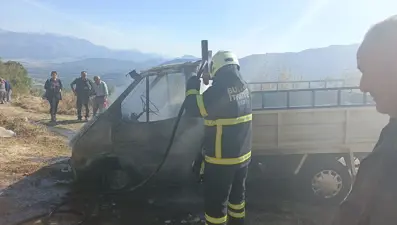 Burdur'da yanan kamyonet kullanılmaz hale geldi