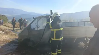 Burdur'da yanan kamyonet kullanılmaz hale geldi