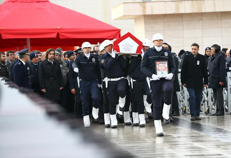 İki aylık evli şehit polis Tugay Can Kızılırmak'a veda 5