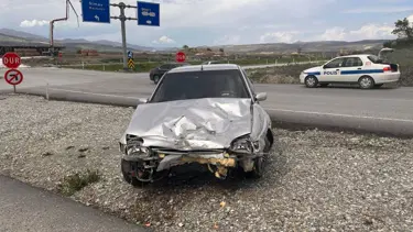 Kütahya'da iki otomobil çarpıştı: Bir yaralı